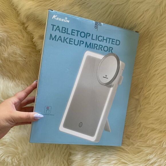 Light up makeup mirror - Picture 2 of 3